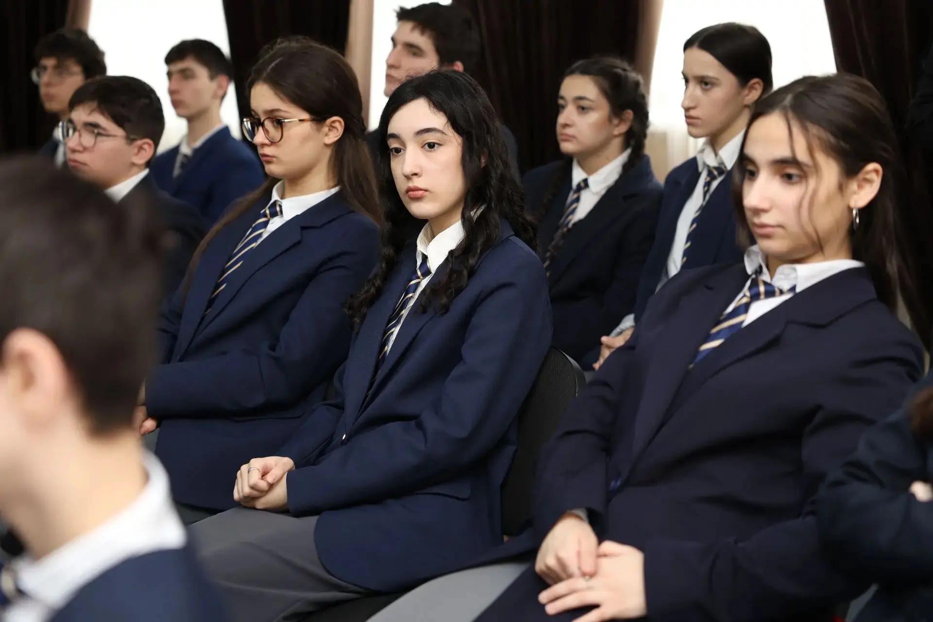 «Какая бывает промышленность»: Министр Низам Халилов провел «Разговор о важном» в лицее №13 им. Расула Гамзатова